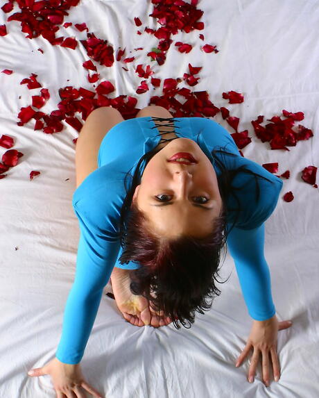 Gracile youthful Anna exposing her butt and spreading her legs 